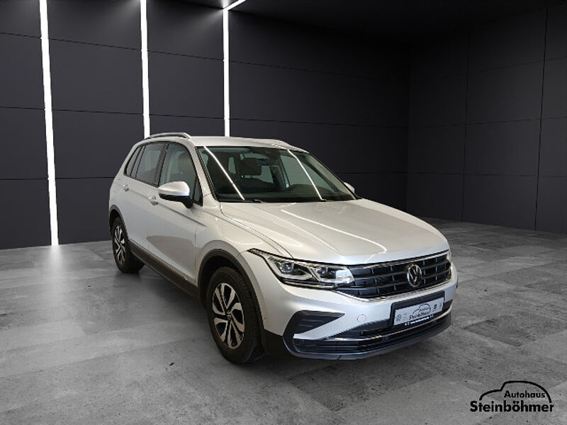 Volkswagen Tiguan Active 2.0TDI DSG LED-Matrix NAV AHK ACC