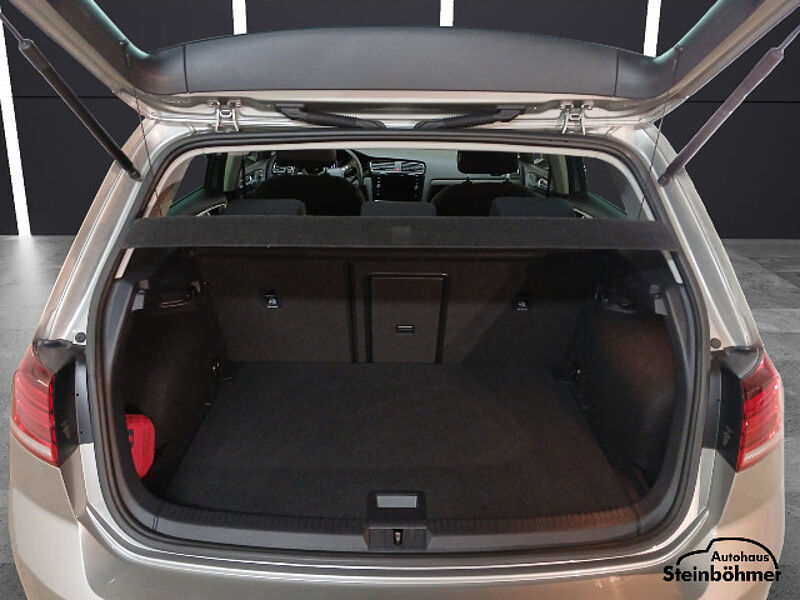 Volkswagen Golf IQ. DRIVE 1.0TSI Standhzg. Navi Kamera ACC