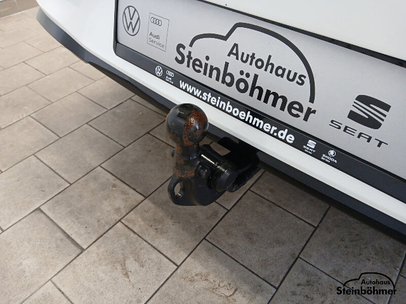 Volkswagen Golf R-Line 2.0TDI DSG IQ. Light NAV Pro AHK ACC