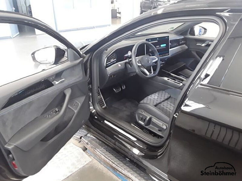 Volkswagen Passat R-Line 2.0TDI DSG IQ. Light NAV ProMax AHK