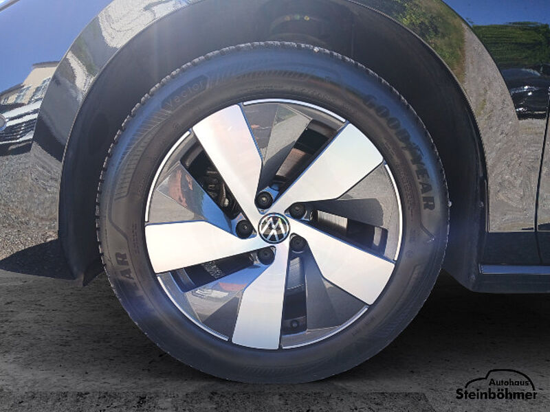 Volkswagen Passat Business 1.5eTSI DSG LED NAV AHK ACC SHZ