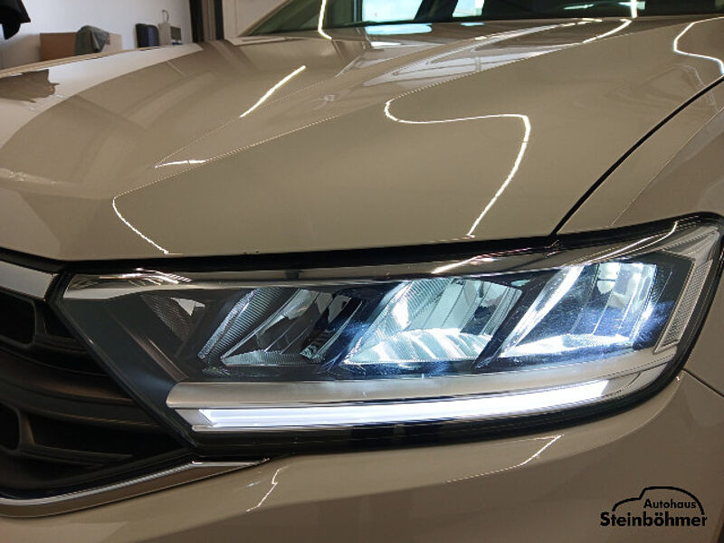 Volkswagen T-Roc Life 1.5 TSI NAVI LED SHZ AppCon