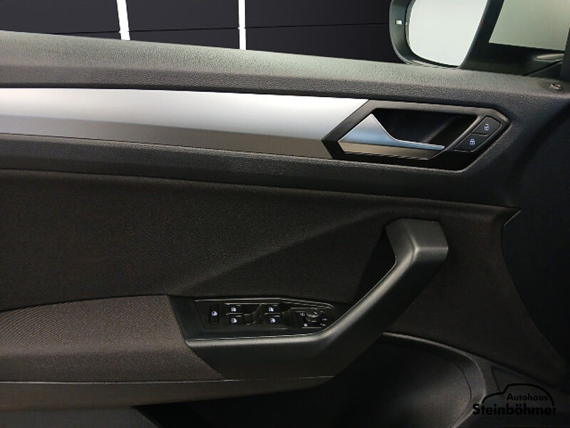 Volkswagen T-Roc Life 1.5 TSI NAVI LED SHZ AppCon