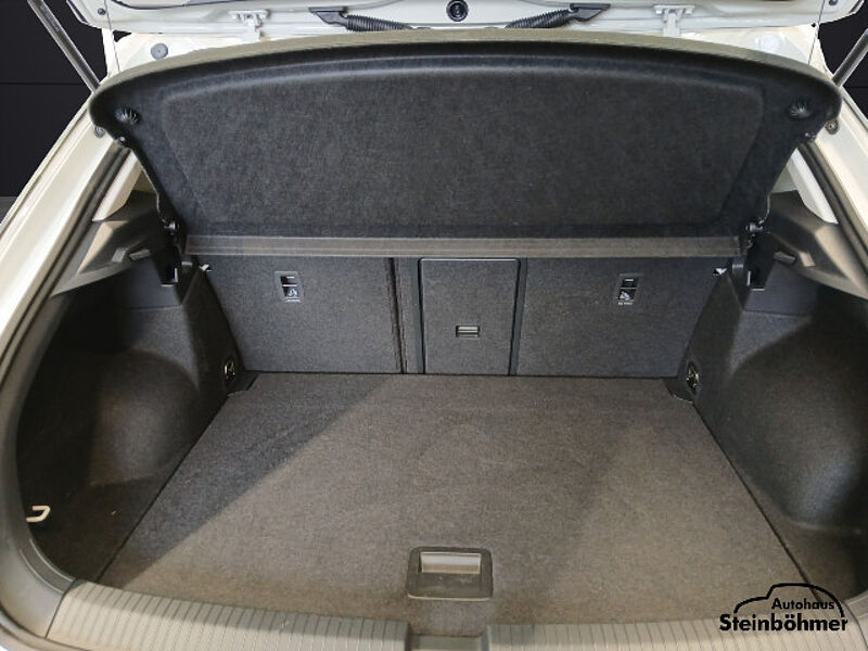 Volkswagen T-Roc Life 1.5 TSI NAVI LED SHZ AppCon
