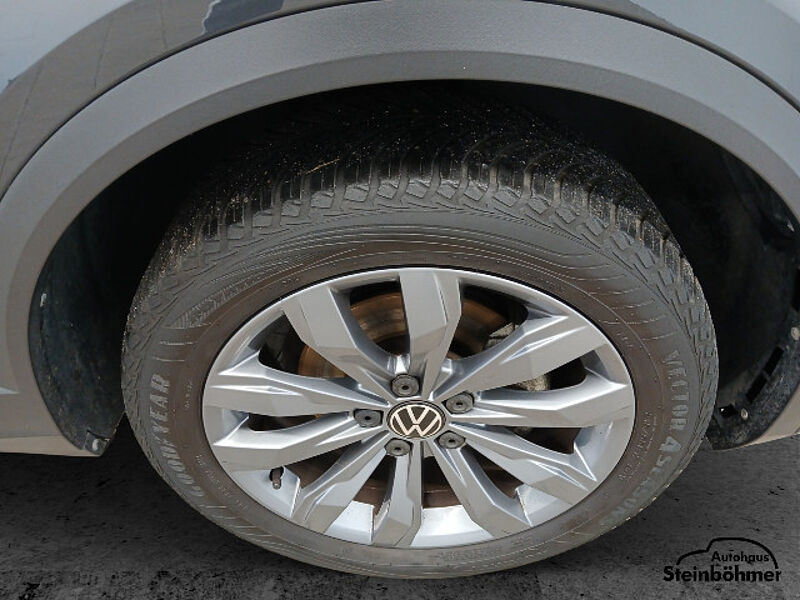 Volkswagen T-Roc Sport 1.5TSI LED AppCon ACC BlindSpot SHZ