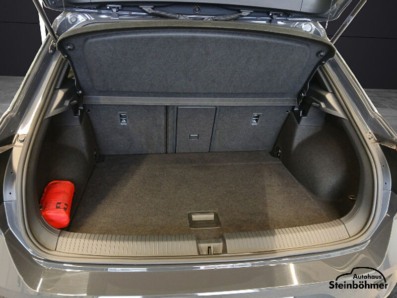 Volkswagen T-Roc Sport 1.5TSI LED AppCon ACC BlindSpot SHZ