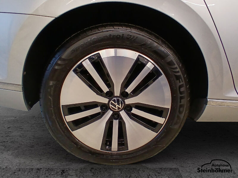 Volkswagen Passat Variant GTE Navi LED AHK RearView