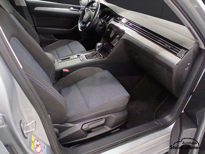 Volkswagen Passat Variant GTE Navi LED AHK RearView