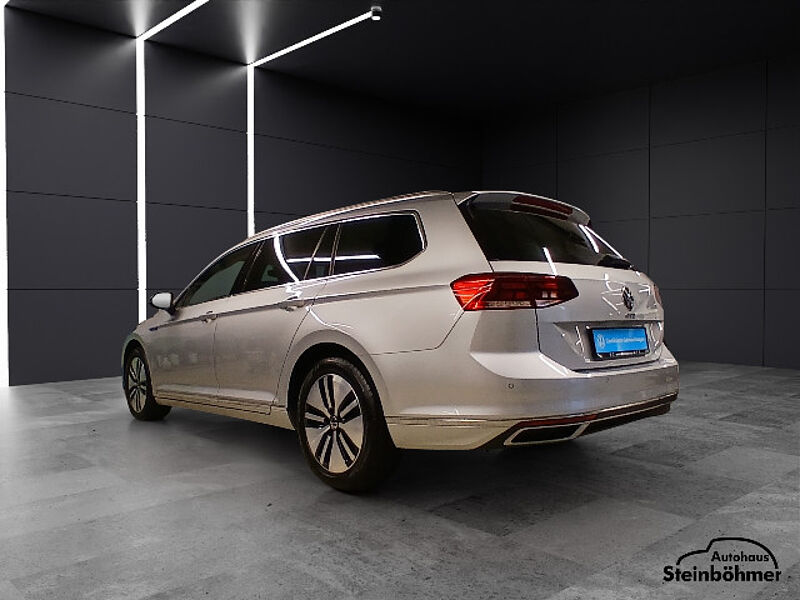Volkswagen Passat Variant GTE Navi LED AHK RearView