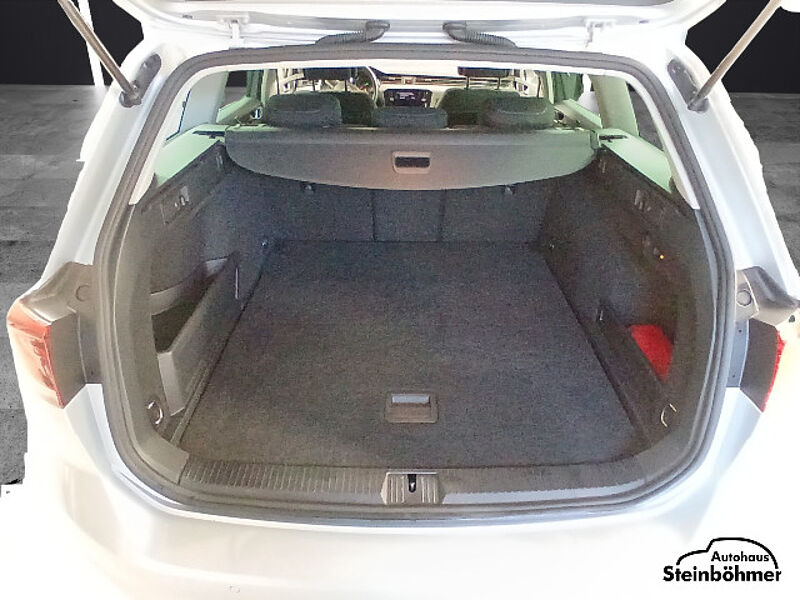 Volkswagen Passat Variant GTE Navi LED AHK RearView