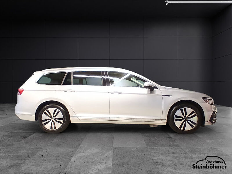 Volkswagen Passat Variant GTE Navi LED AHK RearView