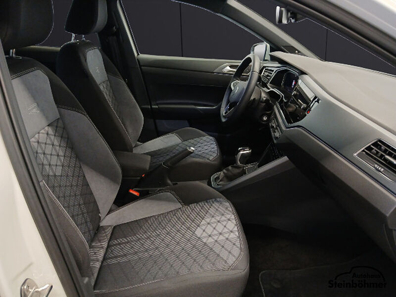 Volkswagen Polo R-Line 1.0TSI DSG IQ. Light NAV RearView
