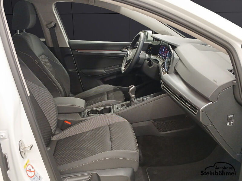 Volkswagen Golf ACTIVE 1.5TSI Navi LED-Plus RearView SHZ