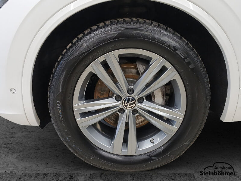 Volkswagen Touareg R-Line Navi AHK Pano Standhzg HUD