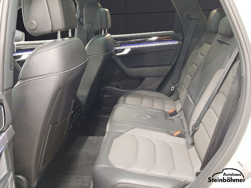 Volkswagen Touareg R-Line Navi AHK Pano Standhzg HUD