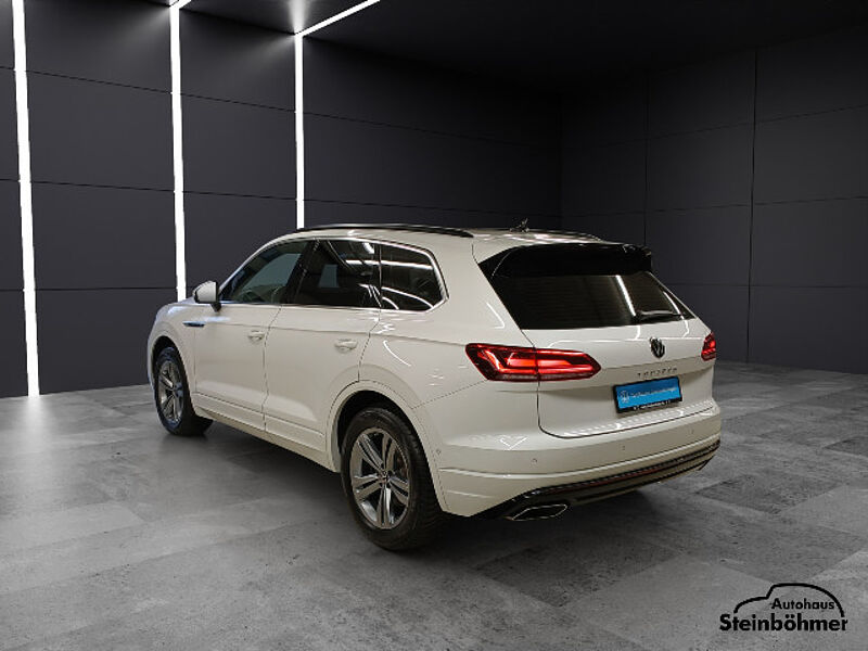 Volkswagen Touareg R-Line Navi AHK Pano Standhzg HUD