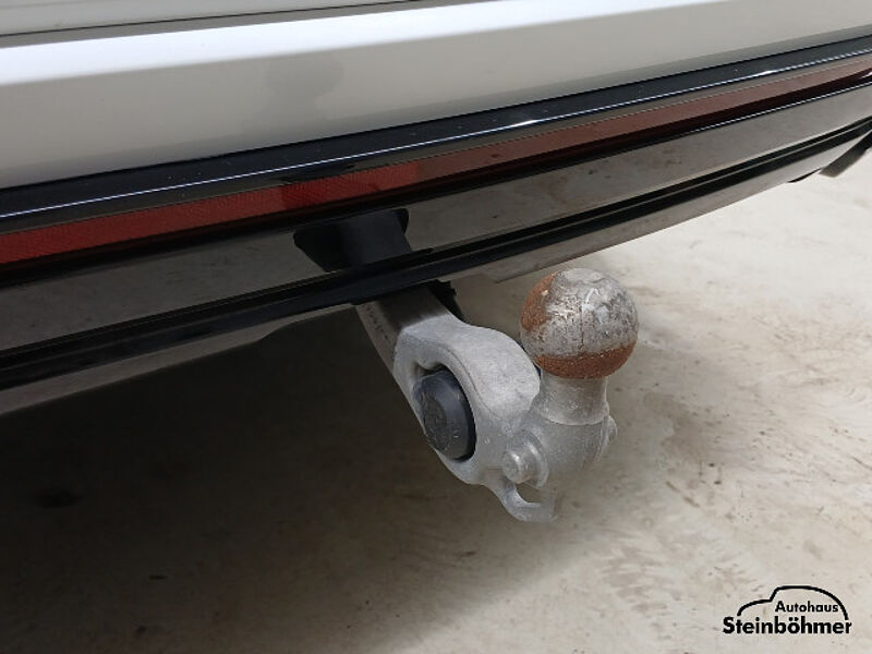 Volkswagen Touareg R-Line Navi AHK Pano Standhzg HUD