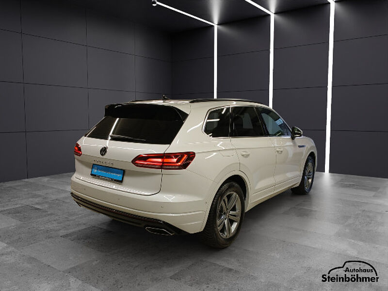 Volkswagen Touareg R-Line Navi AHK Pano Standhzg HUD