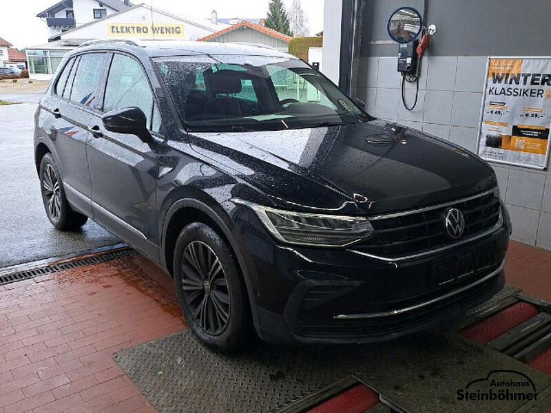 Volkswagen Tiguan Active 2.0TDI DSG LED NAV AHK ACC SHZ
