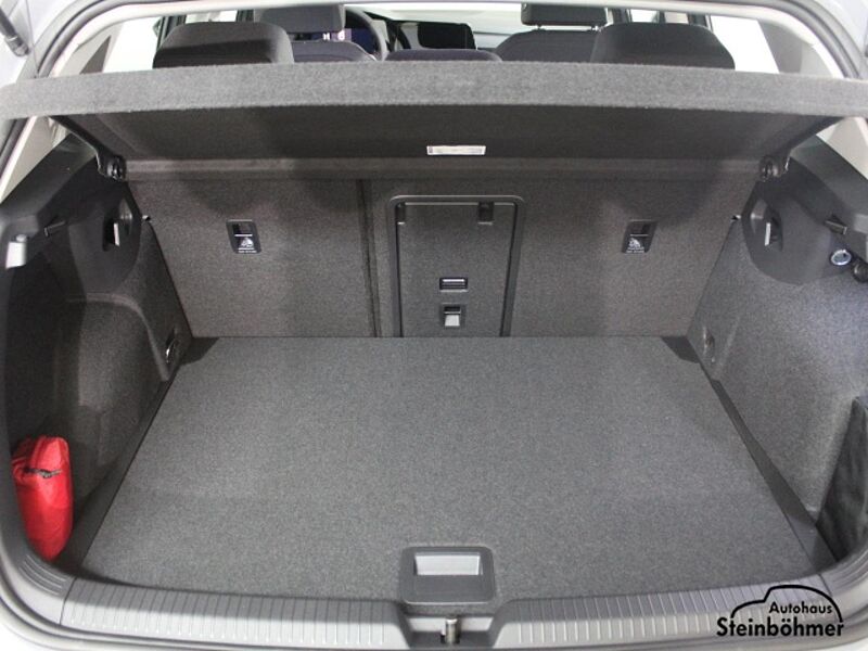 Volkswagen Golf Life 1.5TSI Navi DPC SHZ Light Assist