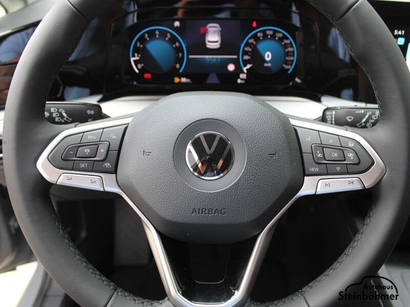 Volkswagen Golf Life 1.5TSI Navi DPC SHZ Light Assist